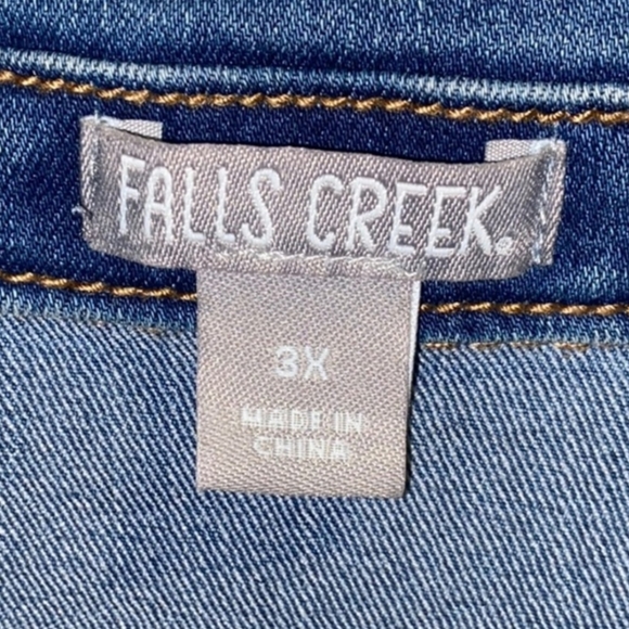 🍂 DISTRESSED JEAN JACKET WITH RUFFEL HEM - Picture 3 of 3